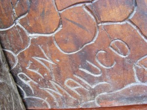 Assinatura sobre uma das portas do Bar Cabana do Pai Tomaz: “A.F.N. MALUCO” (1987). Cachoeira – BA.  (Foto: S. Pêpe) 